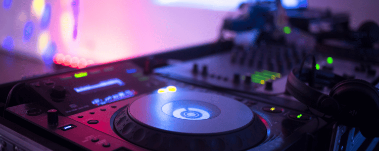Ventajas de contratar un DJ para bodas