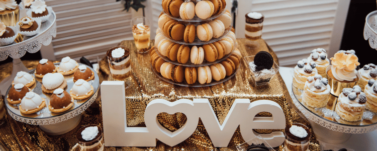decoración de mesa dulce para una boda
